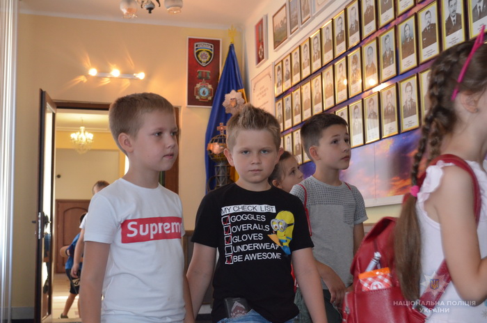В Ужгороді до Головного управління поліції Закарпаття завітали вихованці табору літнього відпочинку «Сонечко»