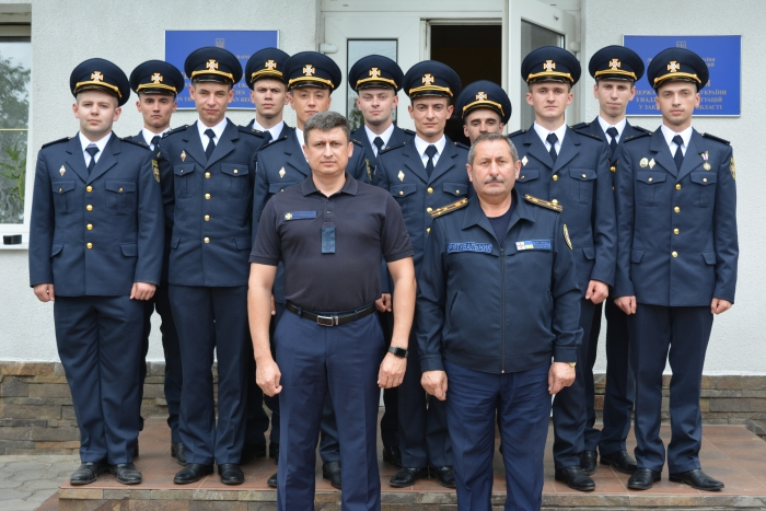 Ряди оперативно-рятувальної служби Закарпаття поповнили 13 молодих лейтенантів