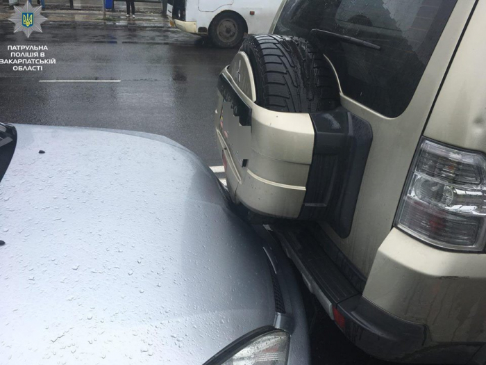 В Ужгороді п’яний водій вчинив аварію за участі трьох автівок (ФОТО)
