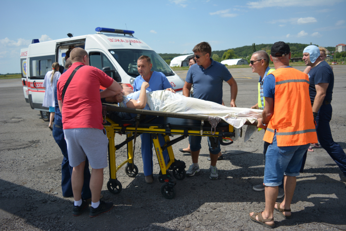 В Ужгородському міському пологовому будинку успішно прооперували вагітну жінку, яку гелікоптером доставили в Ужгород (ФОТО, ВІДЕО)