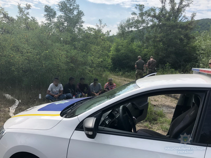 На Ужгородщині поліція затримала переправника нелегальних мігрантів з України до ЄС