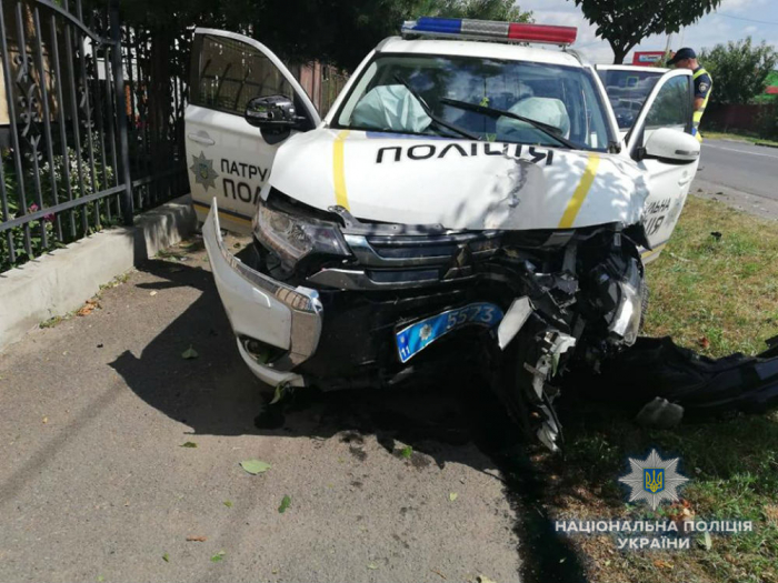 Нацполіція Закарпаття повідомила деталі ДТП за участі поліцейського авто в Мукачеві
