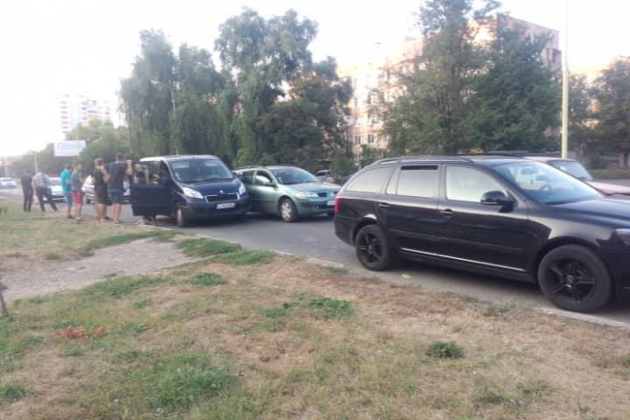 На вулиці Легоцького в Ужгороді сталася потрійна ДТП