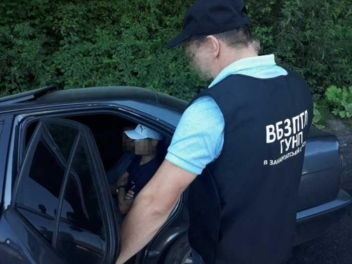 Киянин привіз нелегалів прямо до рук закарпатських поліціянтів