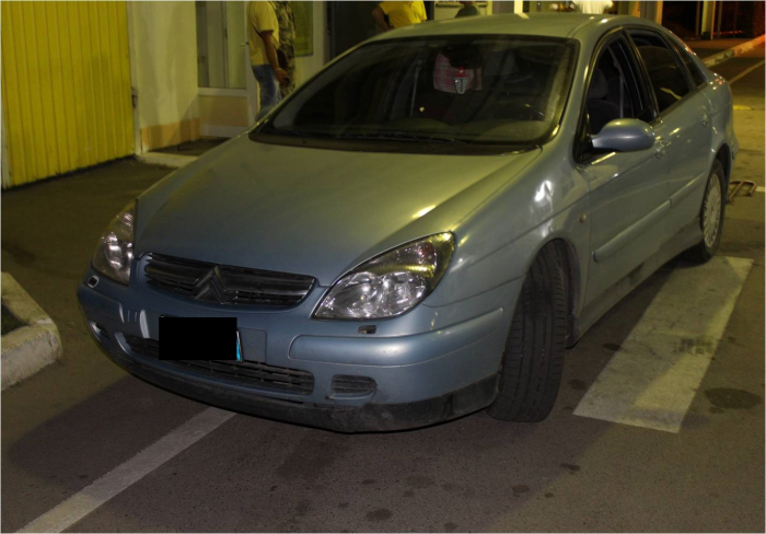 Викрадений в Італії автомобіль затримали прикордонники на Закарпатті