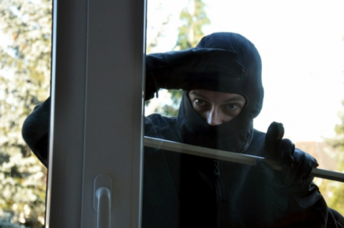 Крадіжка вдалася: у Мукачеві злодій два рази проникав на приватне подвір’я