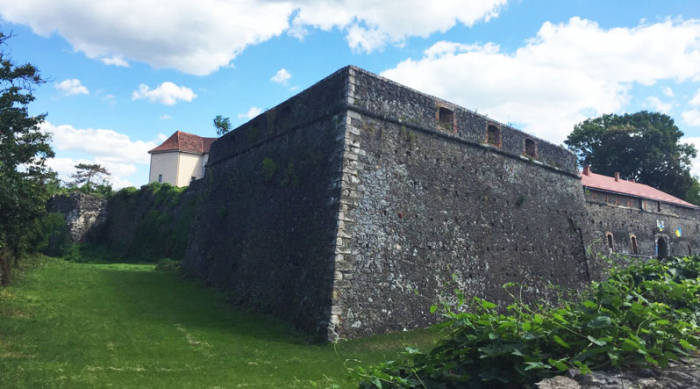 Кам’яна фортеця в місті над Ужем зберігає чимало секретів!