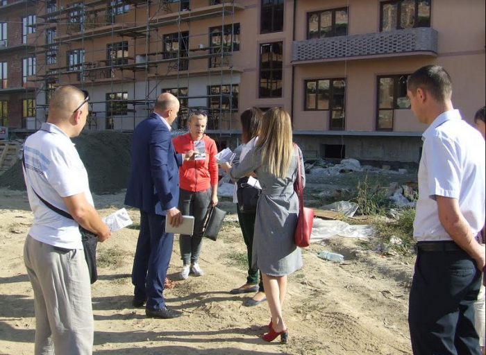 Лікбез для підприємців будівельної сфери провели в Ужгороді працівники ДФС і Держпраці