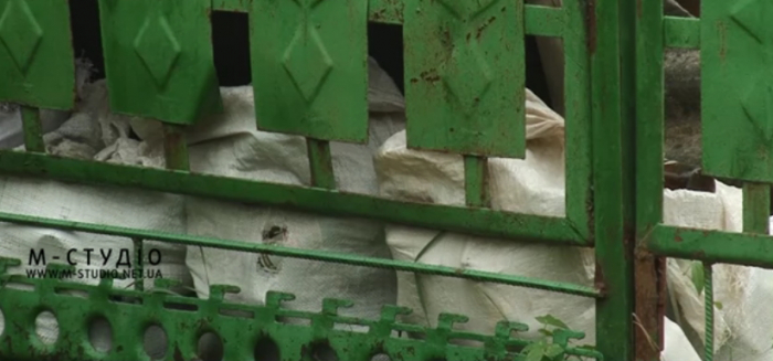 Мешканці села на Закарпатті страждають від сміття, яке не вивозять з початку серпня