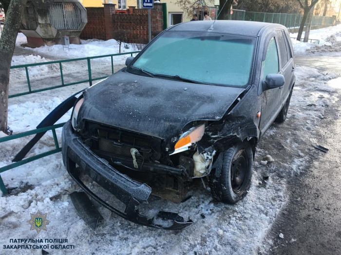 ДТП у Мукачеві: патрульні розшукують винуватця (ФОТО)