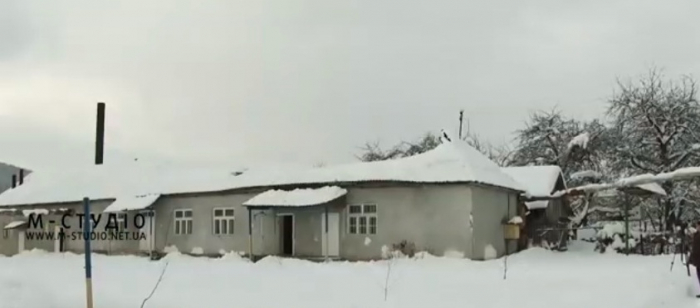 На Іршавщині під вагою снігу обвалився дах шкільної їдальні (ВІДЕО)