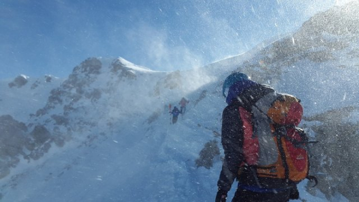 На Рахівщині снігова лавина накрила групу туристів, є загиблий