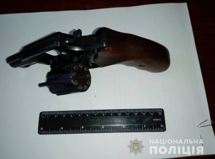 Чоловіка, який стріляв у бік натовпу в Чопі, затримали