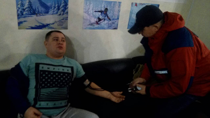 На Рахівщині рятувальники допомогли лижнику з Києва, якому стало зле під час катання