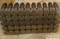 Берегівщина: місцеві здали поліції чоловіка зі штик-ножем та набоями