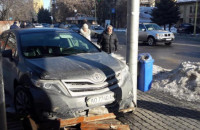 В Ужгороді на дорозі не розминулись Volkswagen та Toyota (ФОТО)