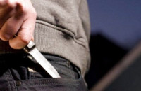 Вбивство на Виноградівщині: чоловік вдарив ножем потерпілого в артерію