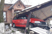 Між Ужгородом та Мукачевом через п'яного водія зіткнулись Toyota тa VW
