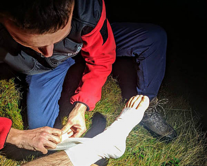 Закарпатські рятувальники допомогли туристу зі Львова, який травмував ногу в Карпатах
