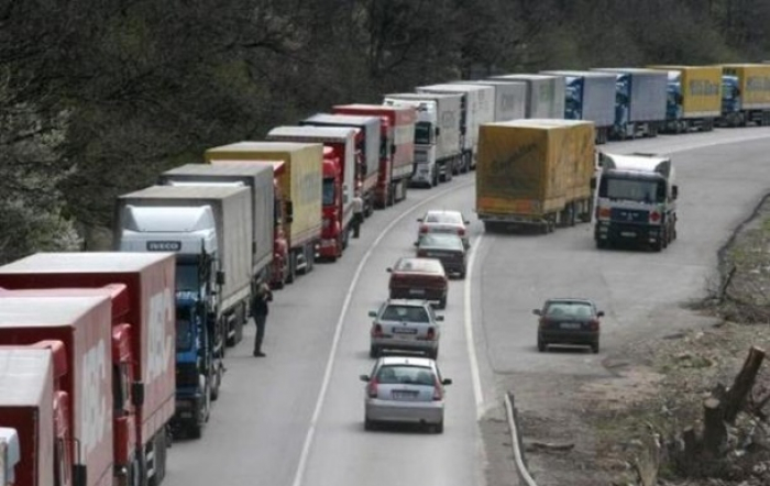 Черги вантажівок на пунктах пропуску "Тиса" та "Ужгород" сягають кілометрів