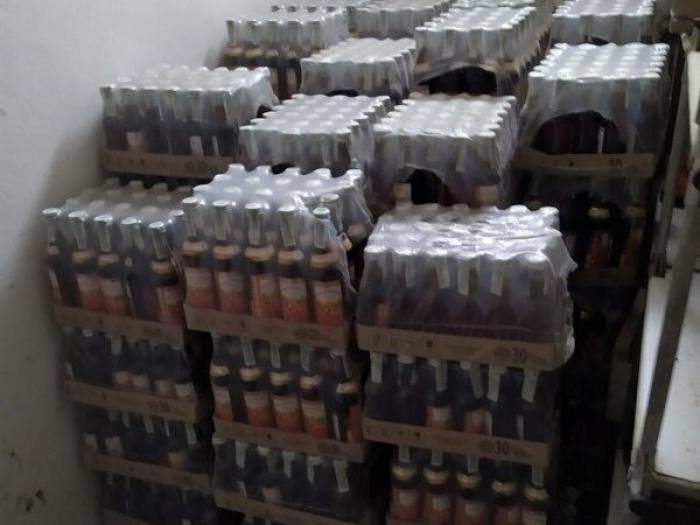 На Закарпатті виявили склад зі 100 ящиками контрафактного алкоголю (ФОТО)