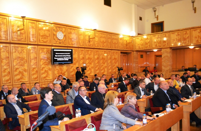 На позачерговій листопадовій сесії Закарпатської облради підтримано депутатські запити