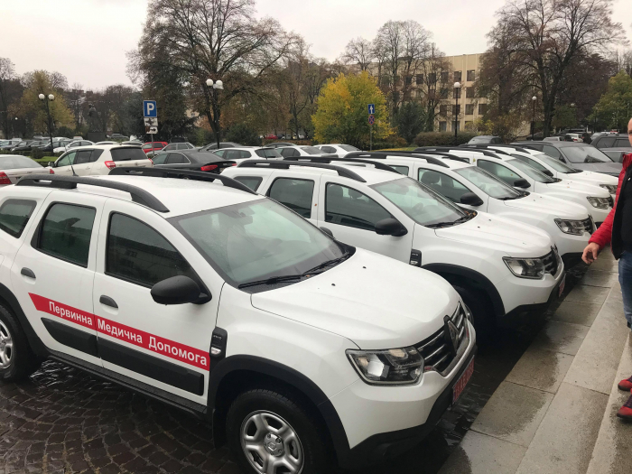 Вісім автомобілів "Швидкої допомоги" почали використовувати в амбулаторіях Ужгородщини