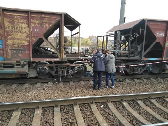 Трагедія у Мукачеві: чоловіка збив вантажний поїзд (ФОТО)