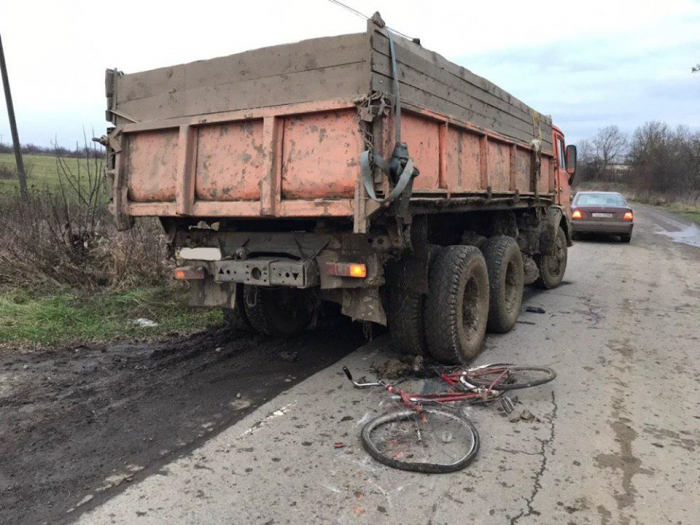 ДТП на Ужгородщині вантажівка наїхала на велосипедиста – потерпілий в реанімації