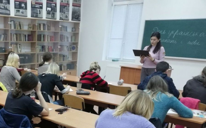Угорськомовні закарпатці записуються на курси української, попит на навчання зростає