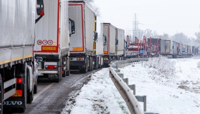 Черга з вантажівок на українсько-угорському кордоні в Закарпатті сягає 10 кілометрів