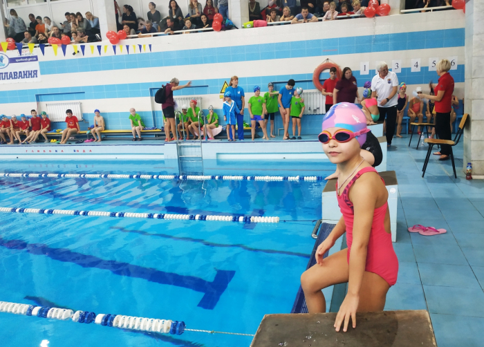 “На старт із Дідом Морозом 2019”: в Ужгороді – дитячі змагання з плавання