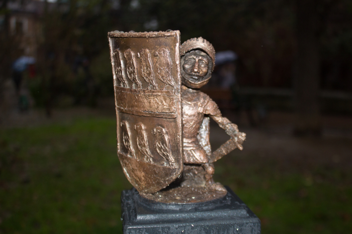 В Ужгороді з'явилася 43 міні-скульптурка: бронзовий "Другет" (ФОТО)