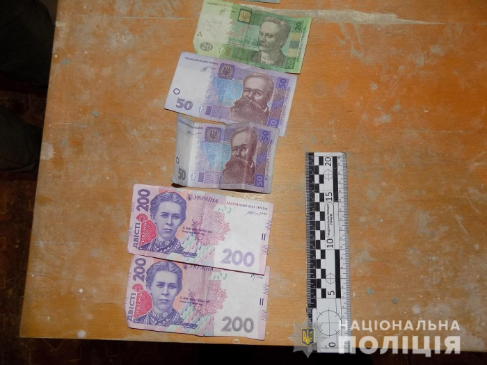 Ударив по голові й забрав гроші: ужгородські поліціянти швидко знайшли грабіжника