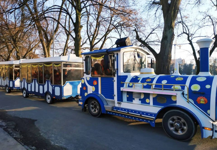 Міні-паровоз, який курсував на фестиваль, залишиться в Ужгороді