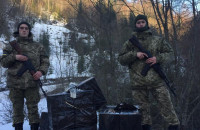 "Невловимі" контрабандисти знову втекли від закарпатських прикордонників, однак, без цигарок