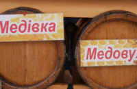 "Медовуха Фест" в Ужгороді: близько 30-ти учасників пропонують найрізноманітнішу медову продукцію (ВІДЕО)