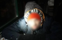 "Модний" крадій встиг нацупити чимало одягу з полиць магазину на вулиці Корзо в Ужгороді