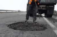На Закарпатті коштом державного фонду ремонтуватимуть і дороги місцевого значення. Чи вистачить?