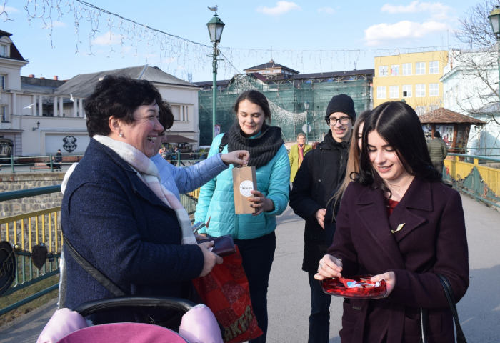 «Не самі в самотності»: ужгородські школярі започатковують благодійний проект