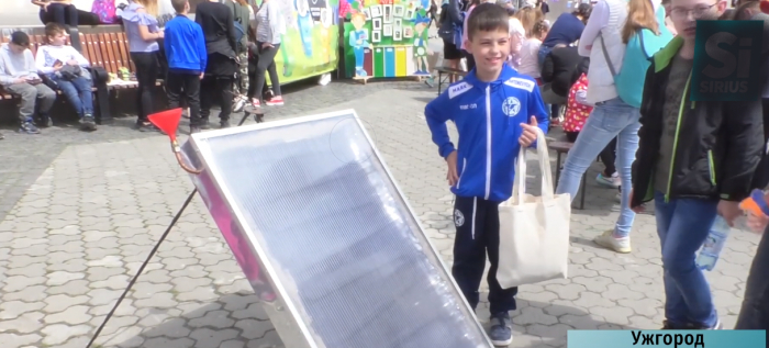 Сортувати сміття, не використовувати поліетиленові пакети – волонтери вчили ужгородських дітлахів бути екологічними