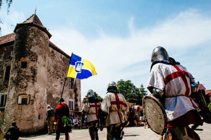 Поринути у Середньовіччя: на закарпатський фестиваль "Срібний Татош" їдуть найкращі лицарі Європи (ПРОГРАМА)