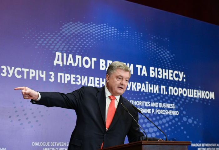 «Задній хід» у питанні «ПриватБанку» викличе глибоку кризу в Україні – Президент

