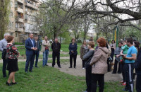 В Ужгороді триває капремонт даху на п’ятиповерхівці на вулиці Марії Заньковецької – кошторис 300 тисяч гривень
