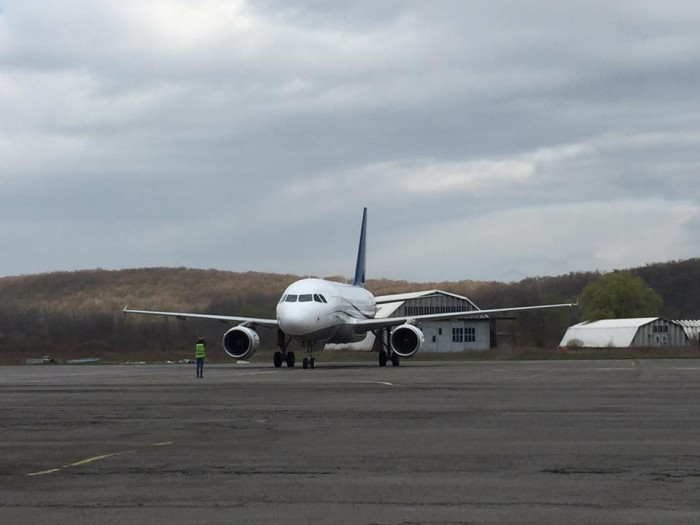 Директор Ужгородського аеропорту: авіарейс "Ужгород-Київ" виконуватиметься й надалі