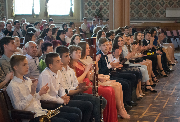 В Ужгороді вітали випускників дитячої музичної школи