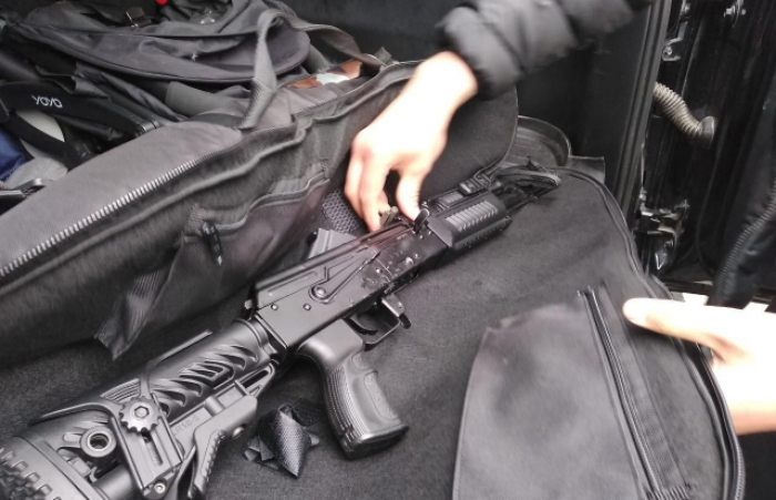 Деталі спецоперації на посту у Мукачеві: поліція знайшла зброю в закарпатців