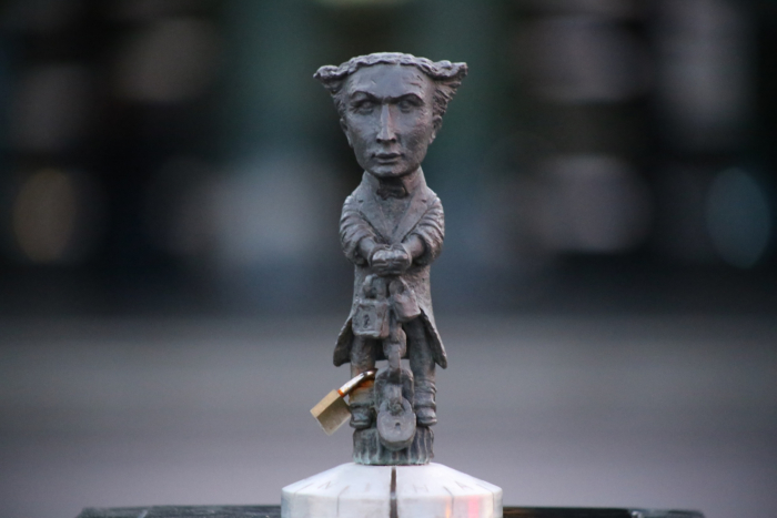 Закарпаття в мініатюрі: що робить в Ужгороді ілюзіоніст Гарі Гудіні (ВІДЕО)
