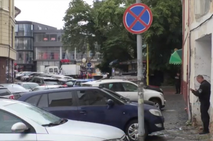 Штрафують і без присутності водія: в Ужгороді патрульні "виписали" вже тисячні штрафи