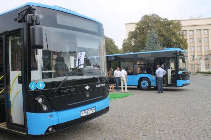 В Ужгороді міськрада підписала з банком та перевізником угоду про закупівлю 10 великих автобусів «Електрон»